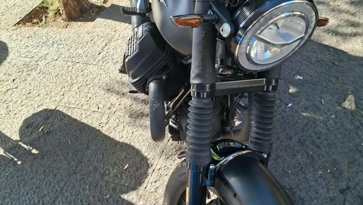 Moto Guzzi V7 III Stone Night Pack (2019 - 20)  (12)