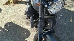 Moto Guzzi V7 III Stone Night Pack (2019 - 20)  (12)