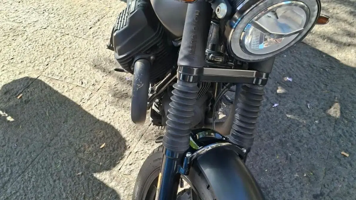 Moto Guzzi V7 III Stone Night Pack (2019 - 20)  (13)