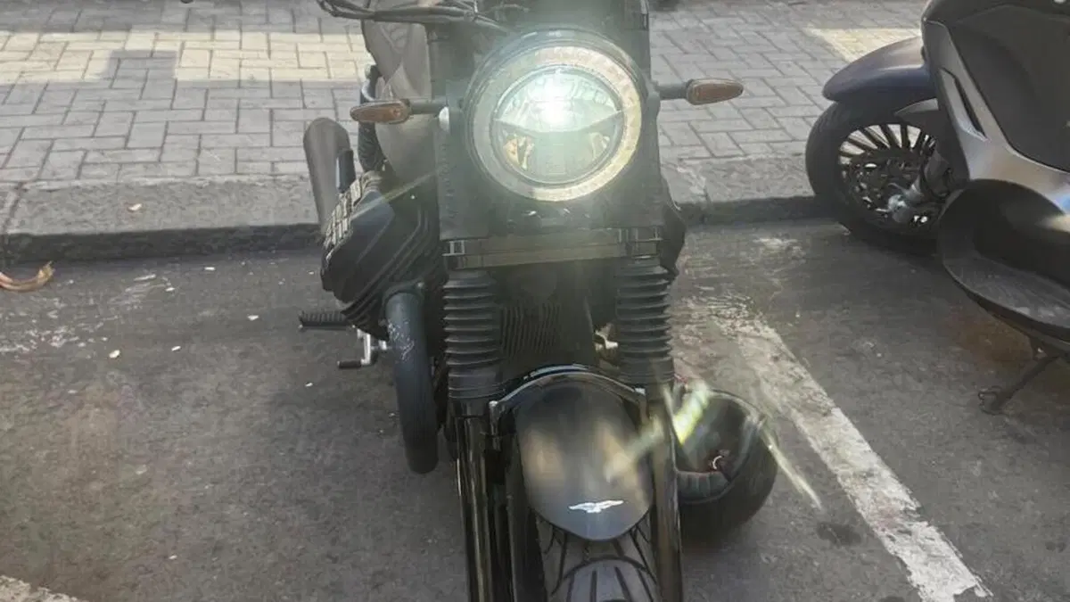 Moto Guzzi V7 III Stone Night Pack (2019 - 20) 