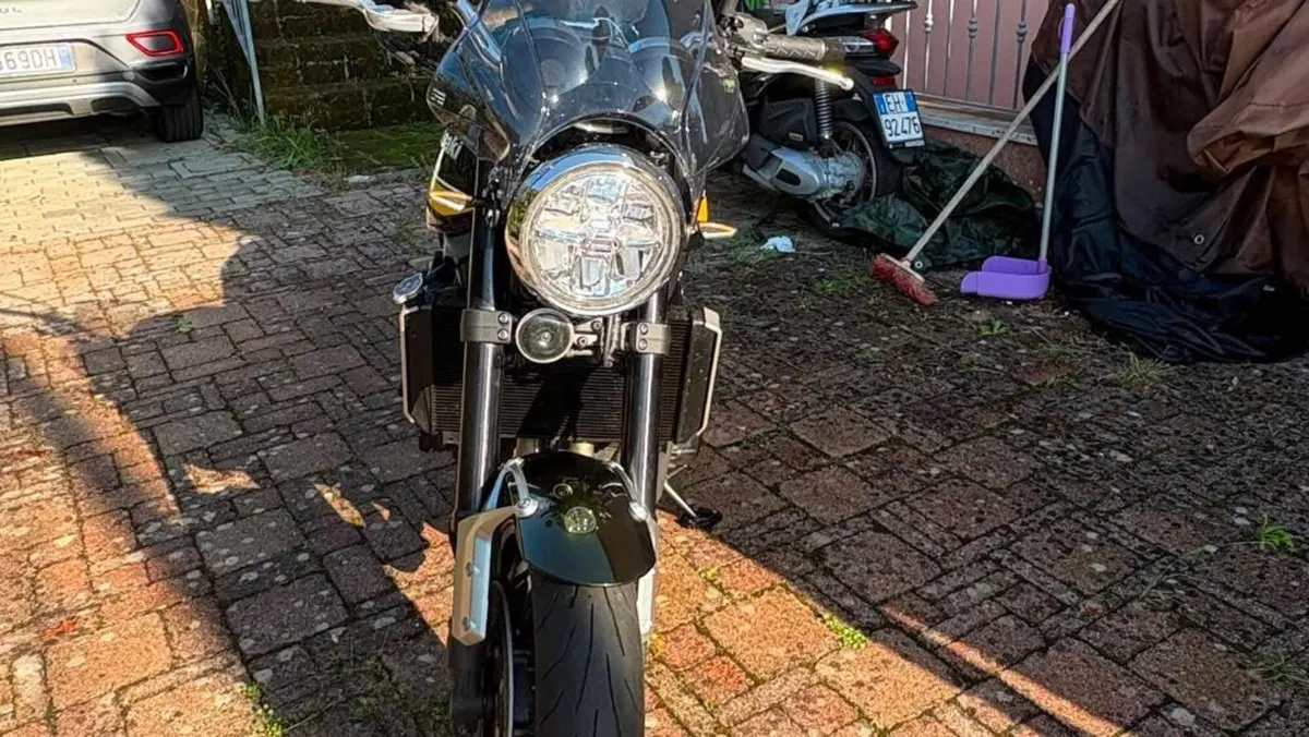 Kawasaki Z 900 RS (2021)  (2)
