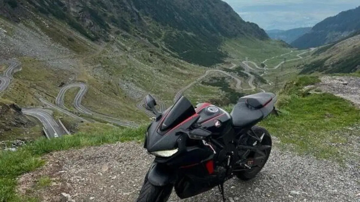 Honda CBR 1000 RR Fireblade (2017 - 19)  (2)
