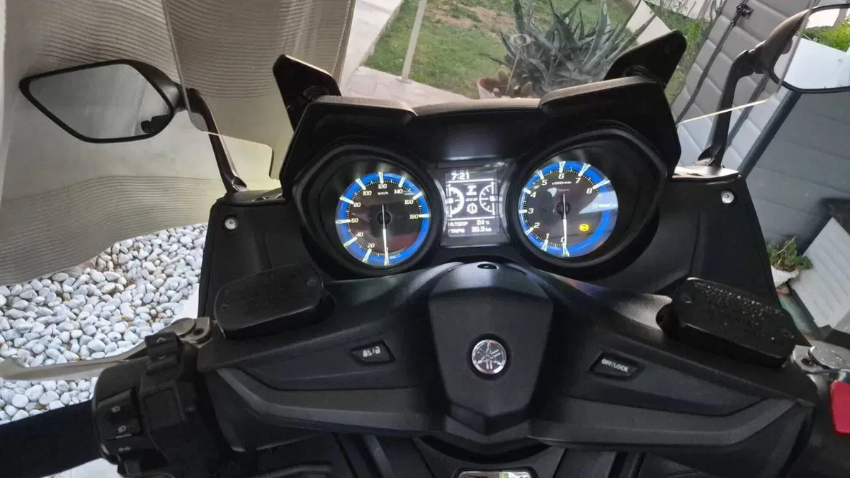 Yamaha T-Max 560 (2020 - 21)  (3)