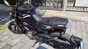 Husqvarna Svartpilen 401 (2021 - 23)  (4)