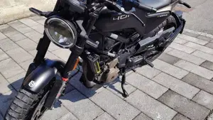 Husqvarna Svartpilen 401 (2021 - 23)  (5)