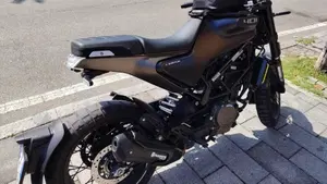 Husqvarna Svartpilen 401 (2021 - 23)  (6)