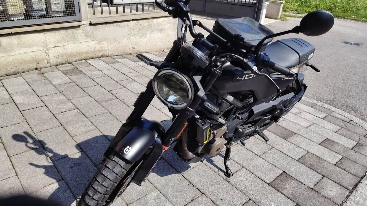 Husqvarna Svartpilen 401 (2021 - 23)  (8)