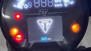 Triumph Trident 660 (2021 - 24)  (2)