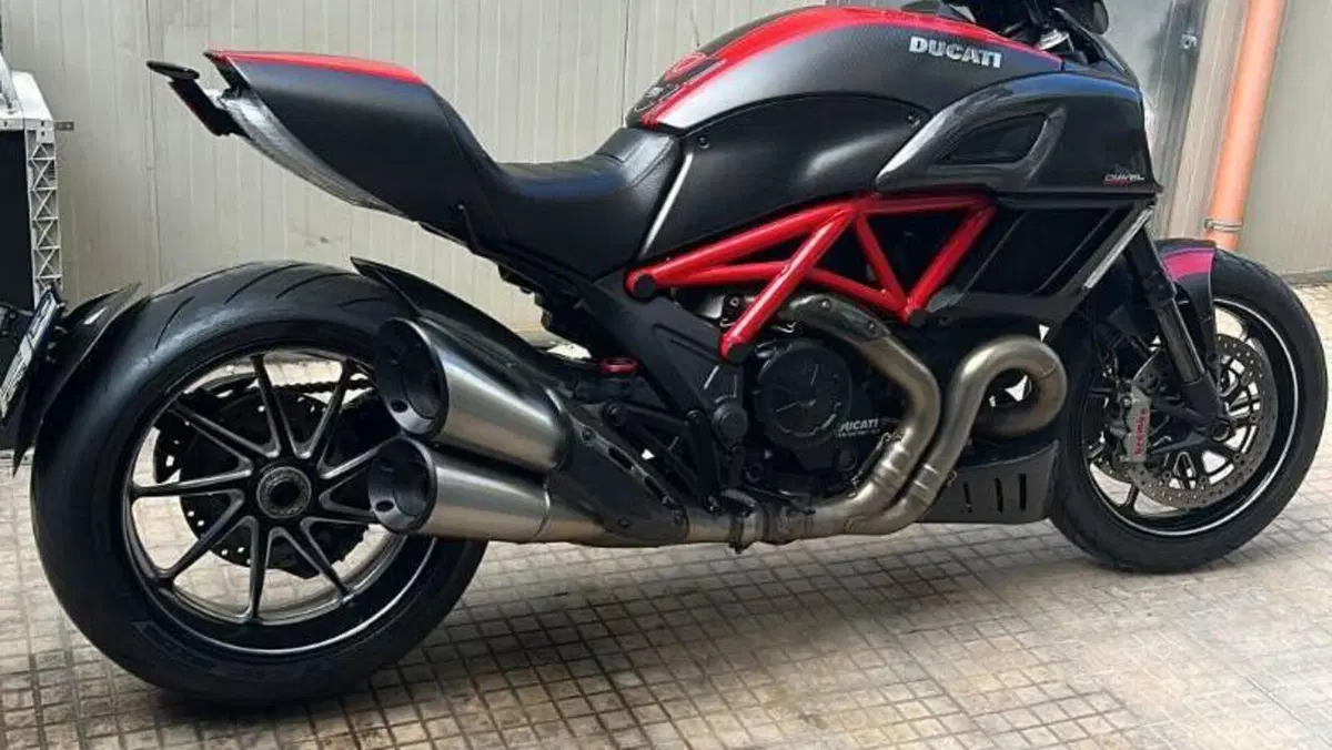 Ducati Diavel 1200 (2014 - 16)  (2)
