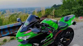Kawasaki Ninja 400 KRT (2018) usata