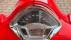 Vespa GTS 300 Super ABS (2014 - 16)  (2)