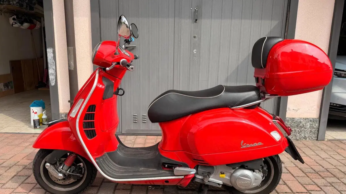 Vespa GTS 300 Super ABS (2014 - 16)  (4)