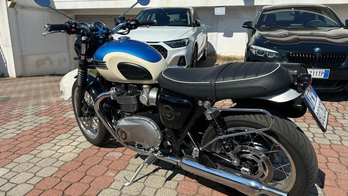 Triumph Bonneville T120 (2026)  (4)