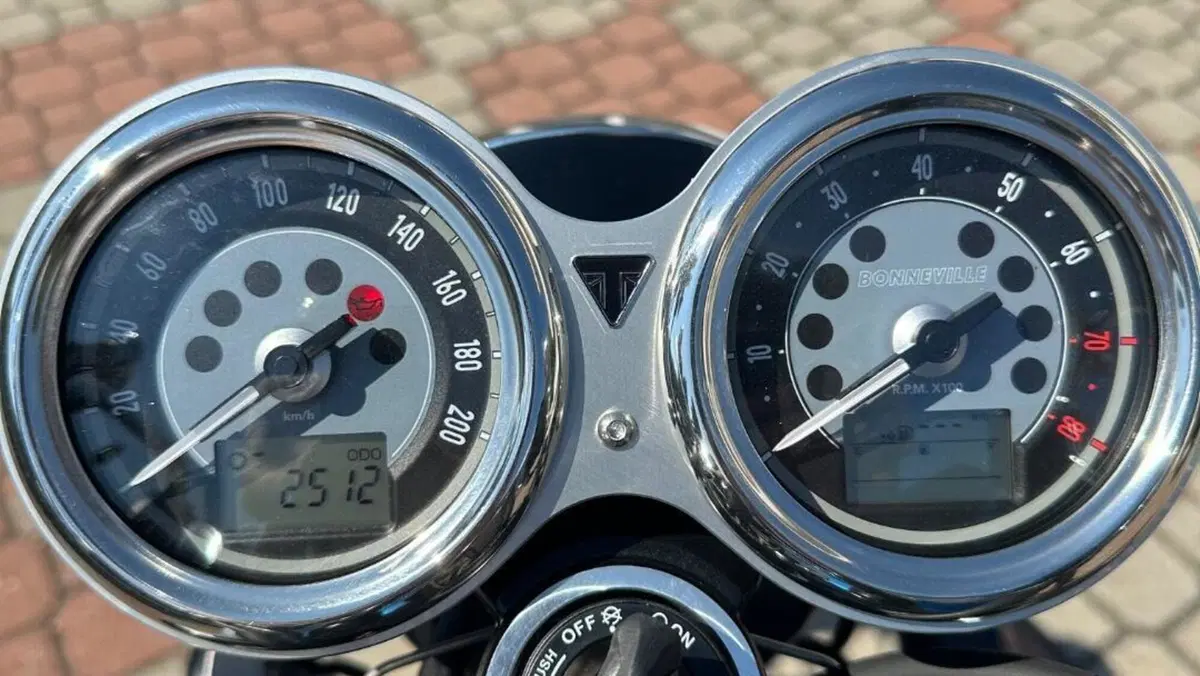 Triumph Bonneville T120 (2026)  (5)