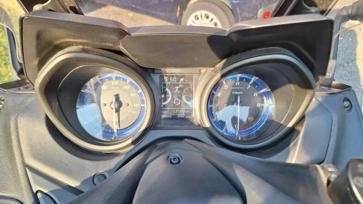 Yamaha T-Max 560 (2020 - 21)  (4)