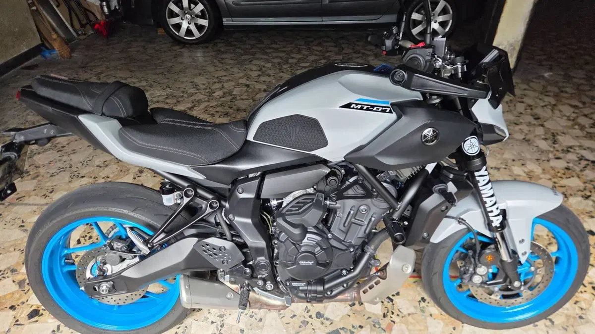 Yamaha MT-07 Y-AMT (2025 - 26)  (2)