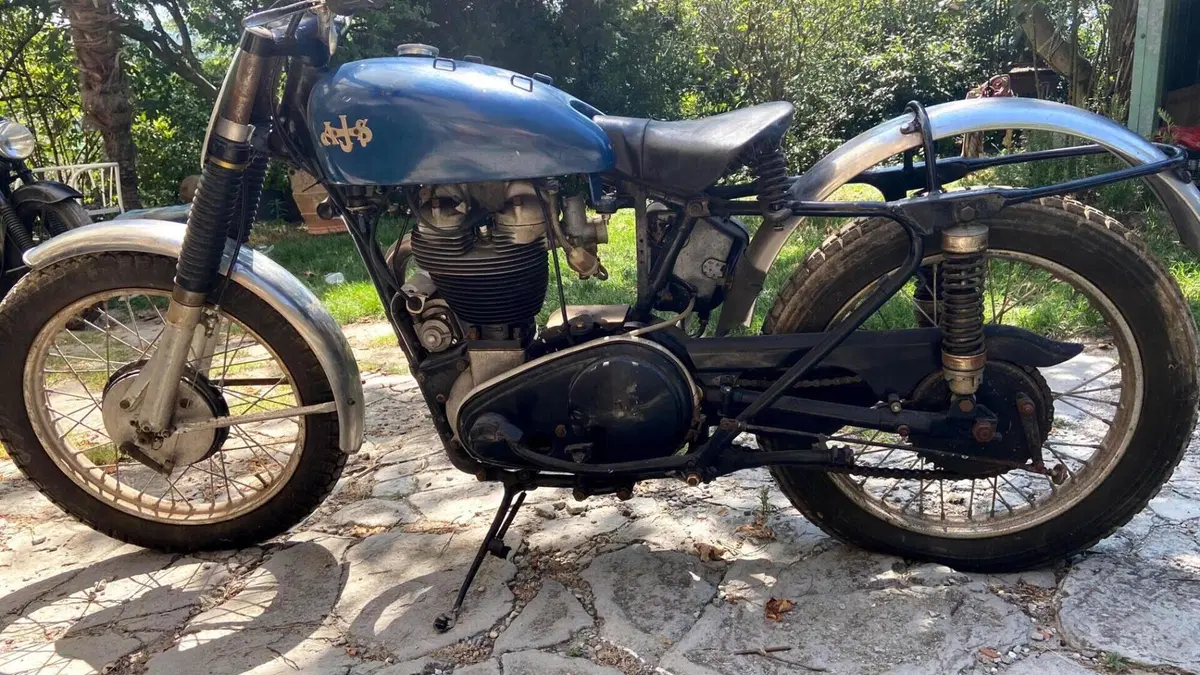Ajs  