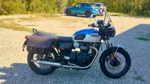 Triumph Bonneville T100 (2021 - 25)  (2)