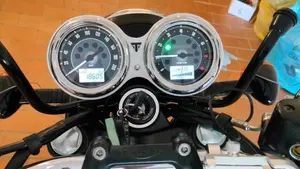 Triumph Bonneville T100 (2021 - 25)  (6)