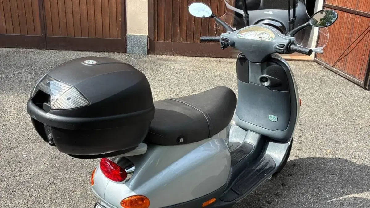Vespa 50 ET4 (2002 - 06)  (2)