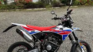 Fantic Motor Motard 125 M Performance 4t (2019)  (2)