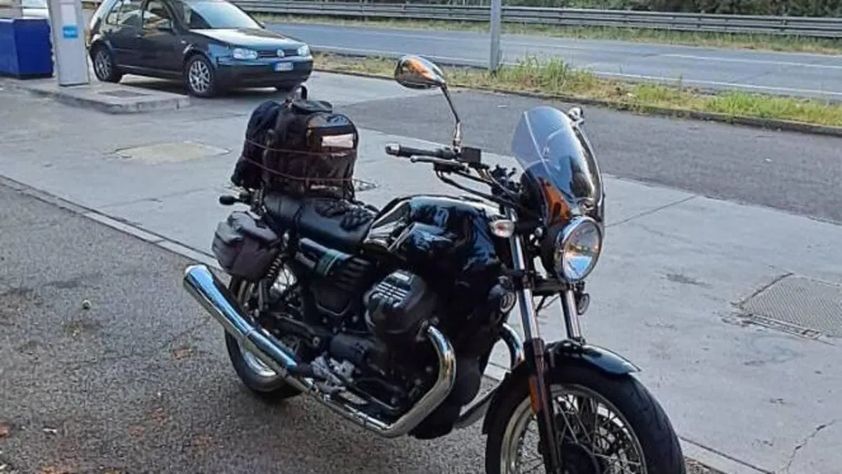 Moto Guzzi V7 III Special (2017 - 20)  (10)