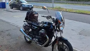 Moto Guzzi V7 III Special (2017 - 20)  (10)