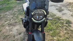 Husqvarna Svartpilen 401 (2024 - 26)  (2)