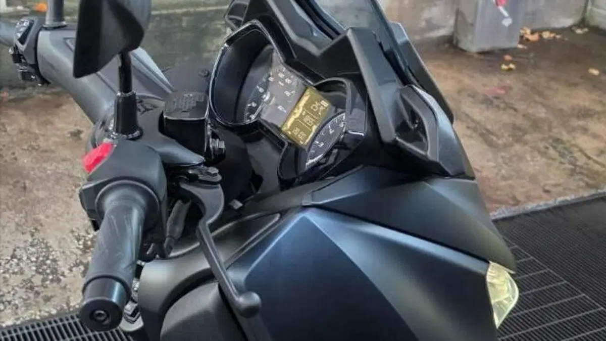 Yamaha X-Max 300 (2021 - 24)  (5)