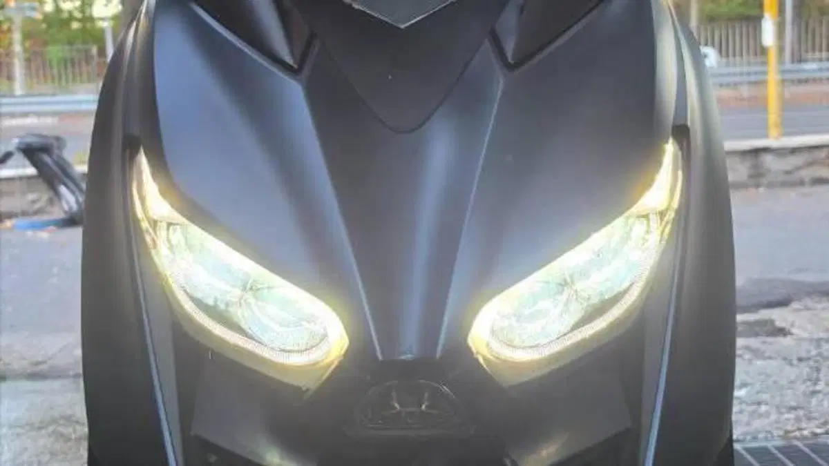Yamaha X-Max 300 (2021 - 24)  (8)