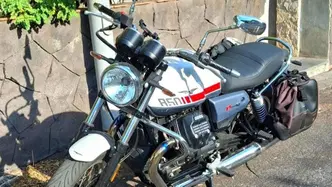 Moto Guzzi V7 Stone Special Edition (2022 - 25) usata