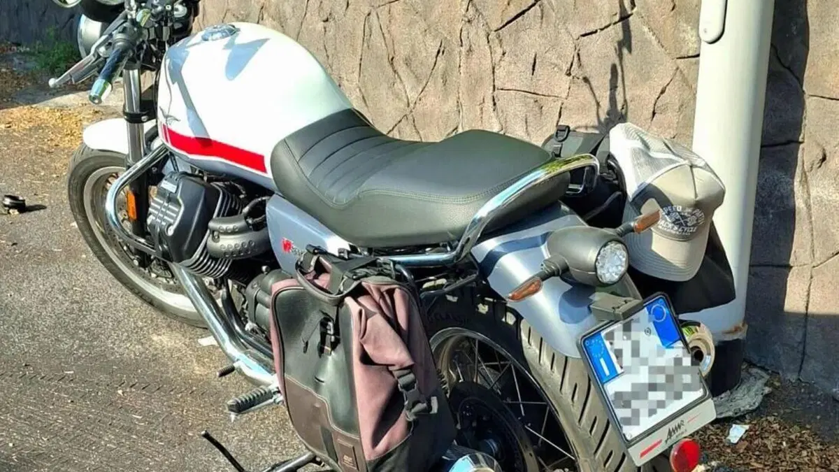 Moto Guzzi V7 Stone Special Edition (2022 - 25)  (2)
