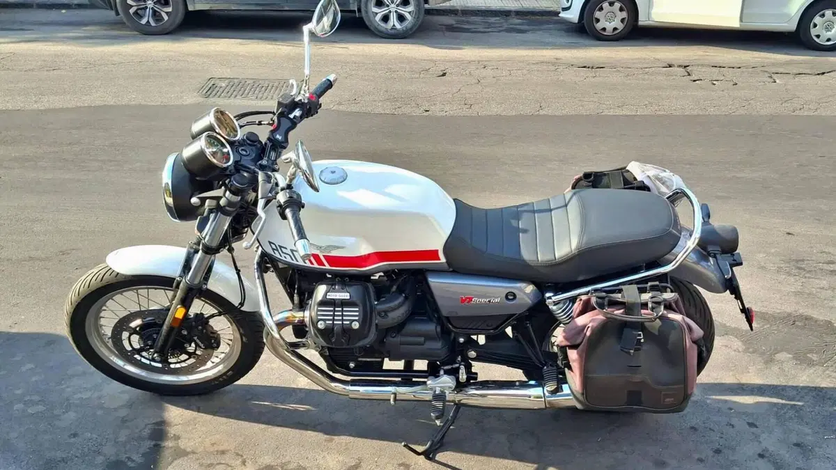 Moto Guzzi V7 Stone Special Edition (2022 - 25)  (3)