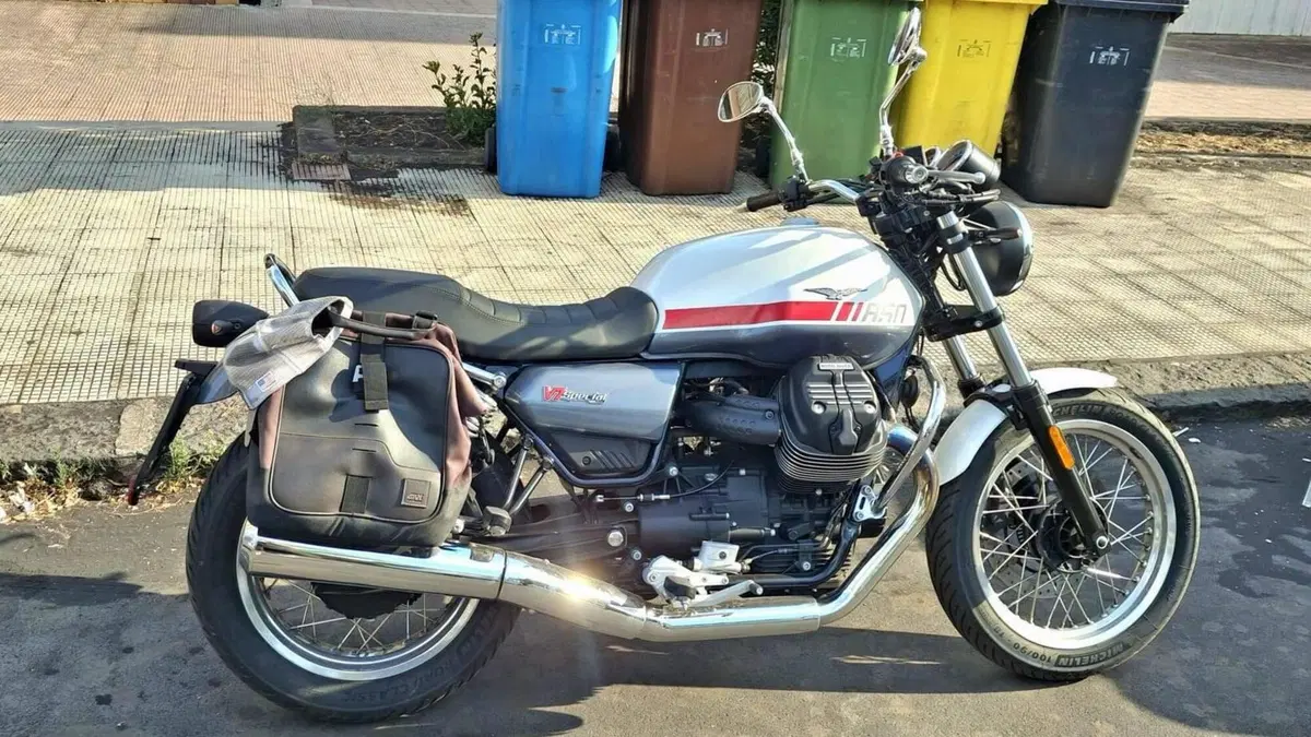Moto Guzzi V7 Stone Special Edition (2022 - 25)  (4)