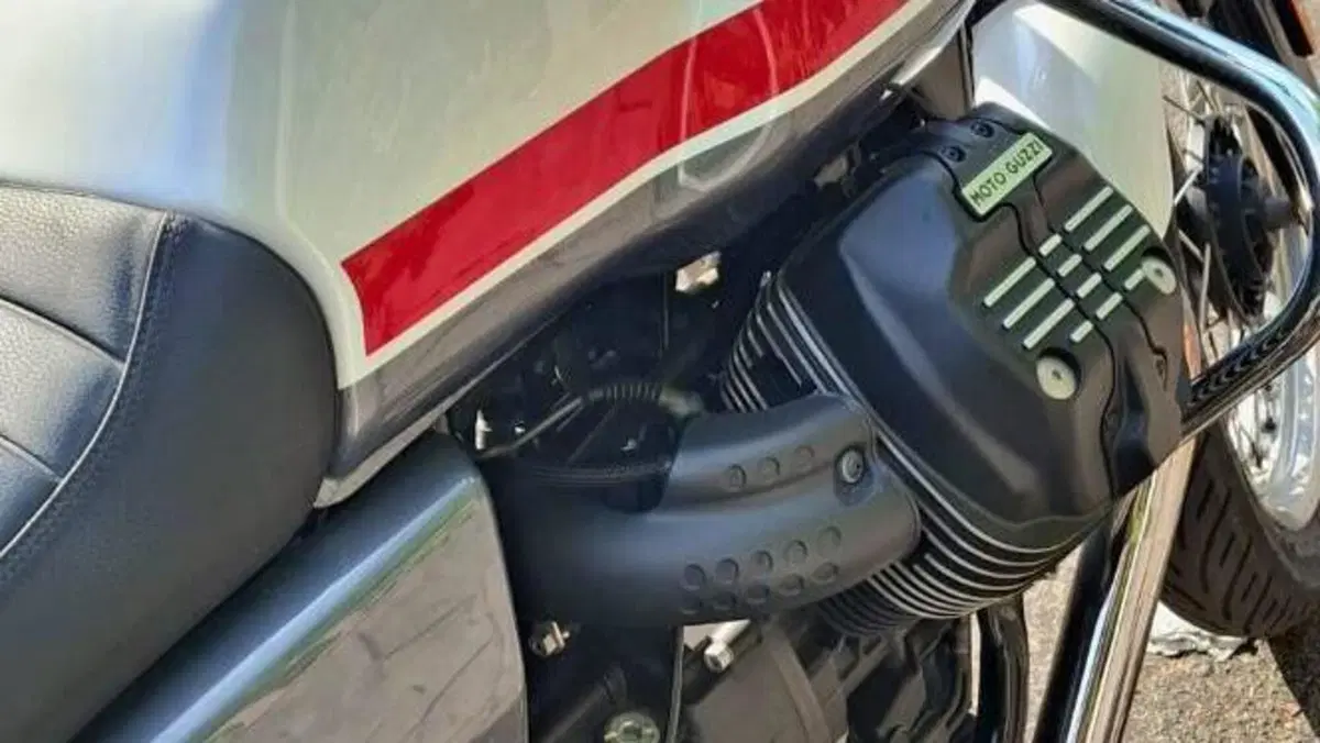 Moto Guzzi V7 Stone Special Edition (2022 - 25)  (5)