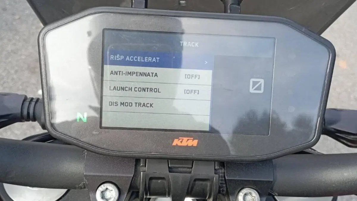 KTM 1290 Super Duke R (2019)  (4)