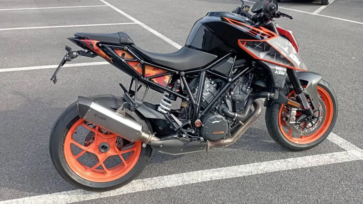 KTM 1290 Super Duke R (2019)  (2)