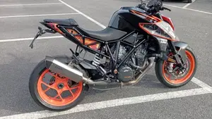 KTM 1290 Super Duke R (2019)  (2)