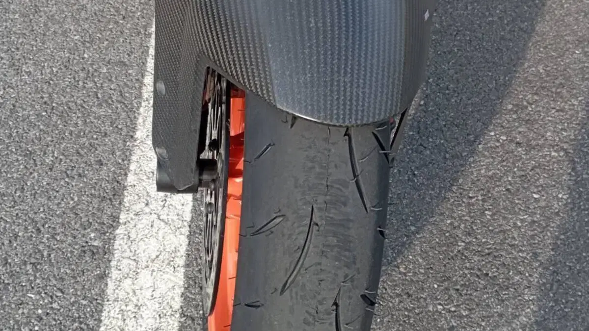 KTM 1290 Super Duke R (2019)  (6)