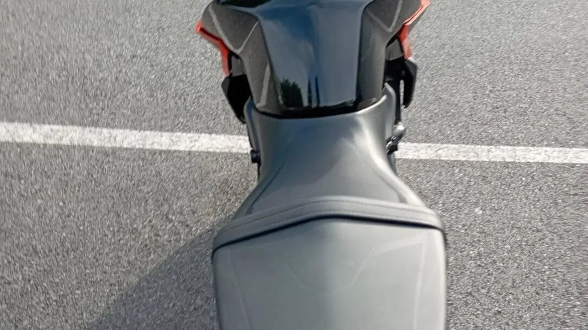 KTM 1290 Super Duke R (2019)  (9)