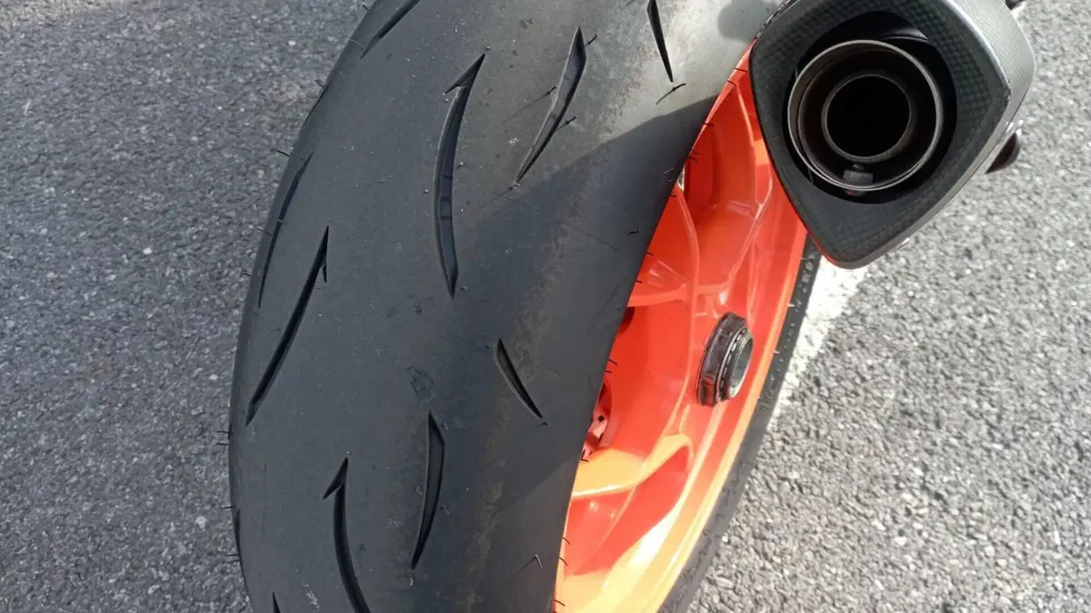 KTM 1290 Super Duke R (2019)  (10)