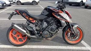 KTM 1290 Super Duke R (2019)  (11)