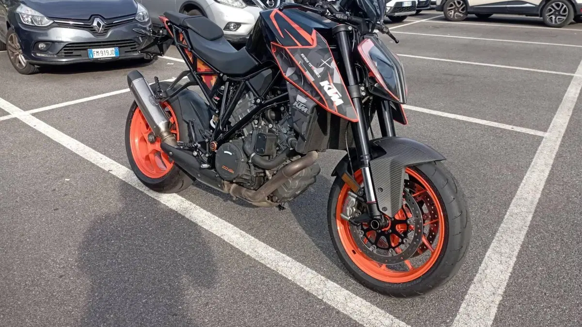 KTM 1290 Super Duke R (2019)  (12)