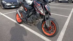 KTM 1290 Super Duke R (2019)  (12)