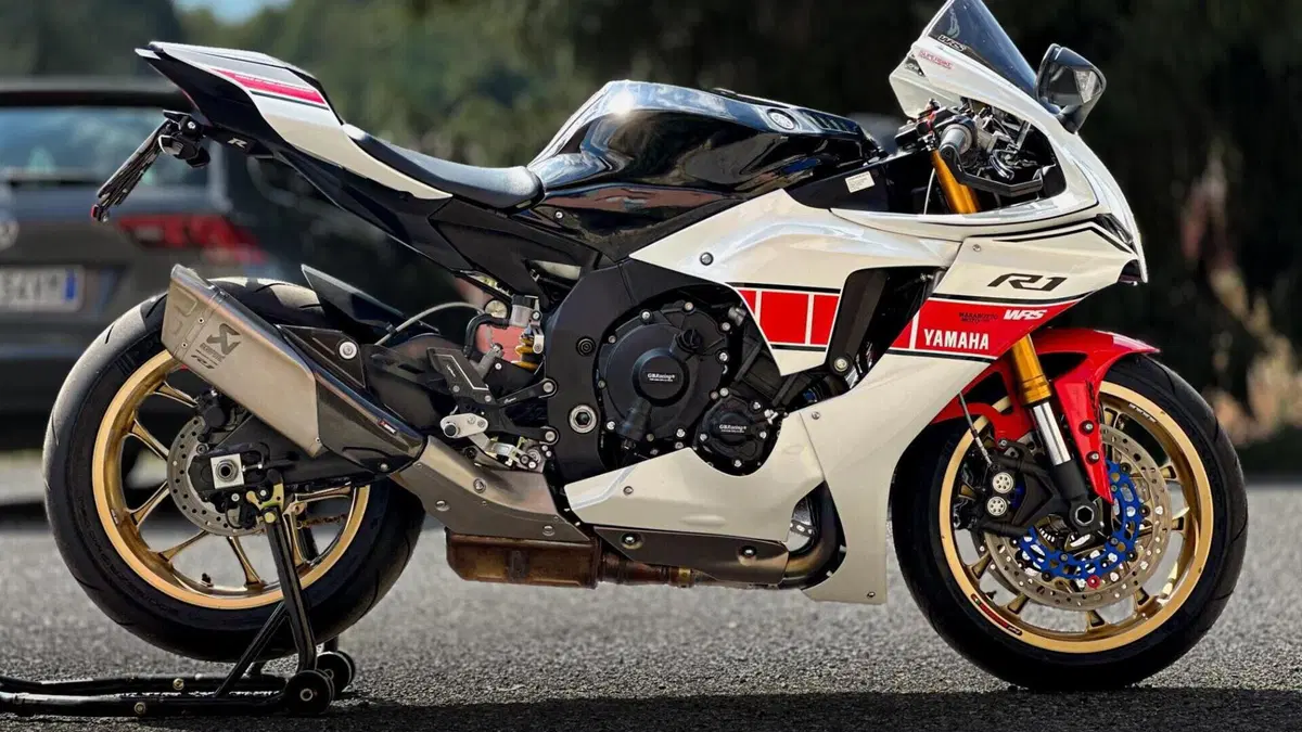 Yamaha YZF R1 World GP 60th Anniversary (2022 - 23)  (4)