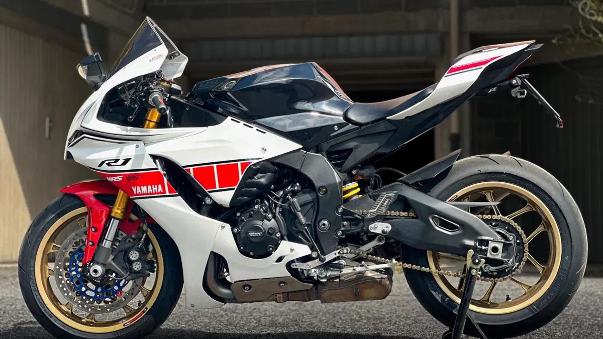 Yamaha YZF R1 World GP 60th Anniversary (2022 - 23)  (5)