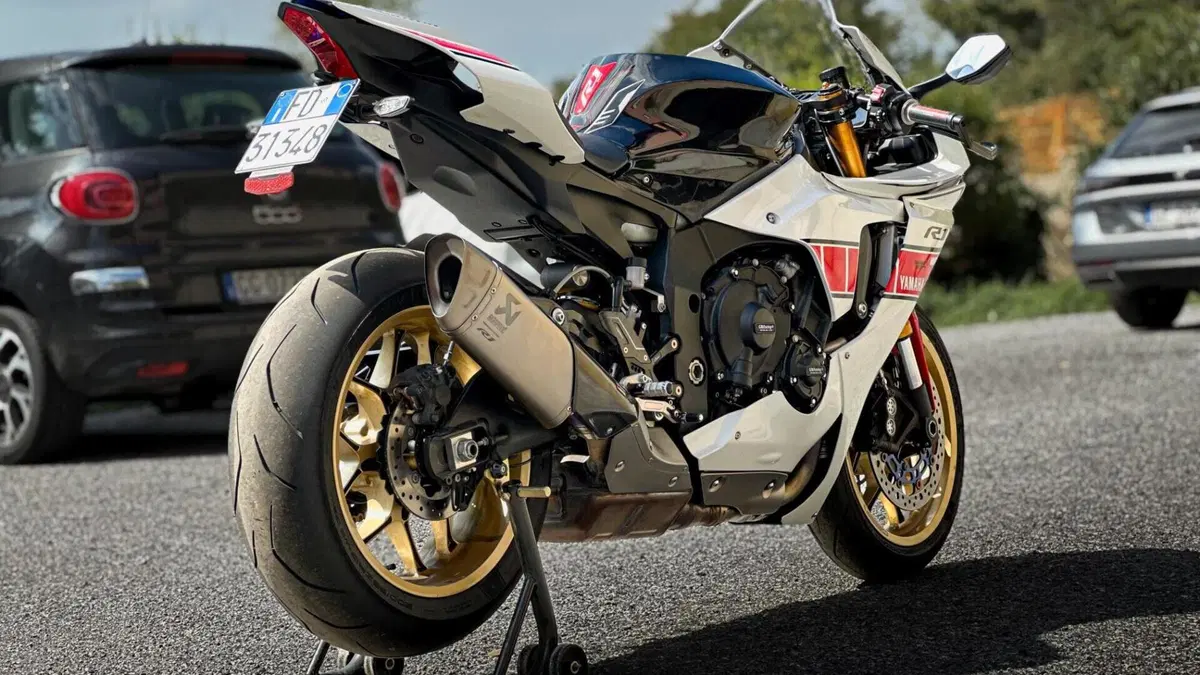 Yamaha YZF R1 World GP 60th Anniversary (2022 - 23)  (6)