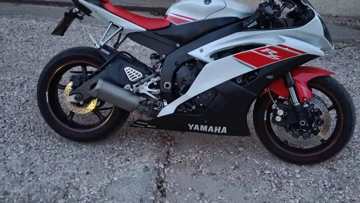 Yamaha YZF R6 (2010 - 16)  (6)