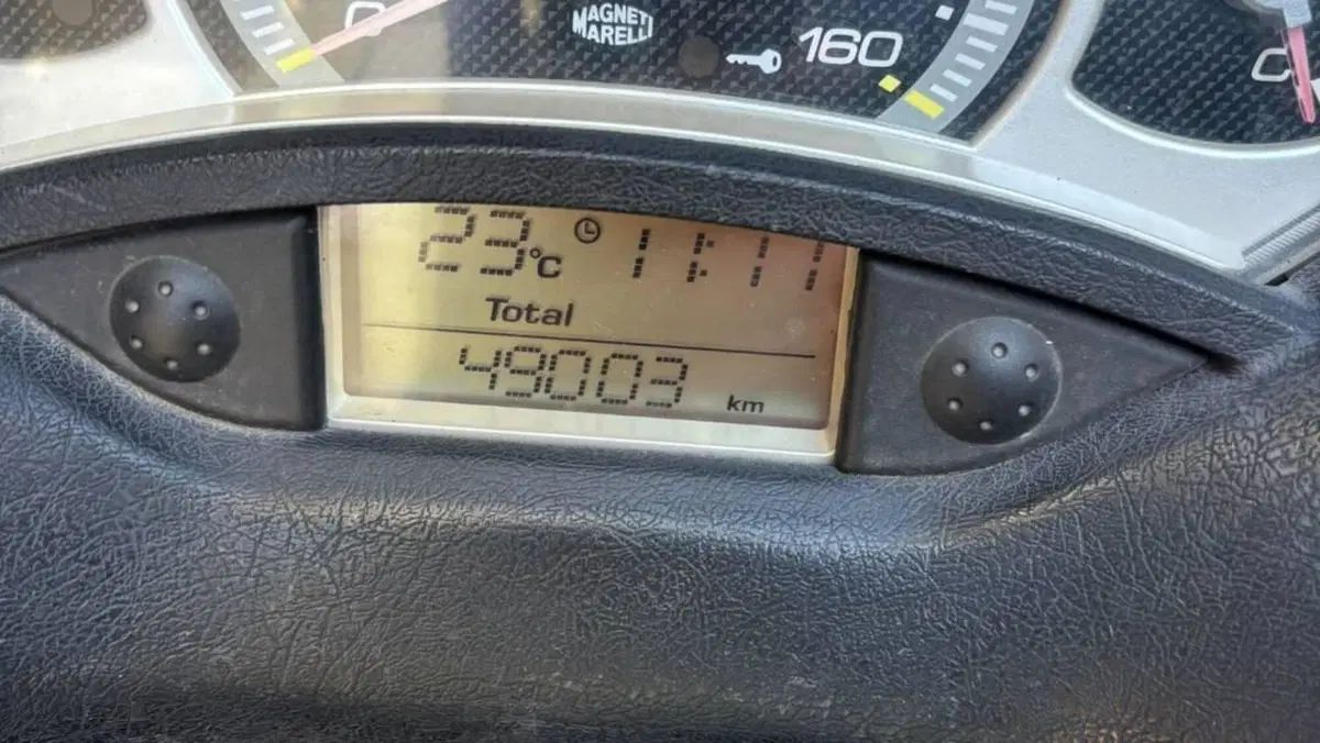 Yamaha X-Max 250 (2007 - 09)  (3)