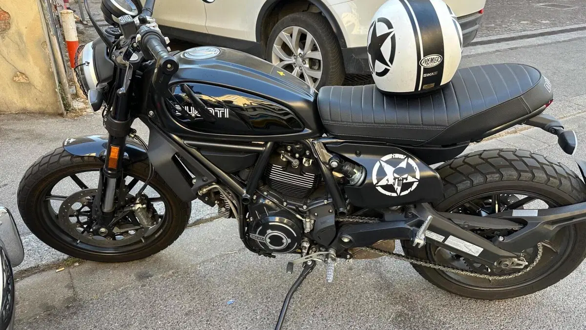 Ducati Scrambler 800 Full Throttle (2017 - 21)  (2)